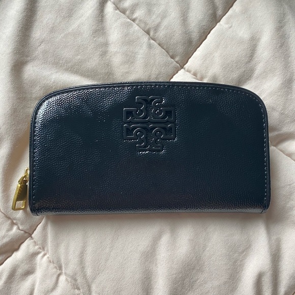 Tory Burch Handbags - New Tory Burch Britten Patent Zip Wallet - Black